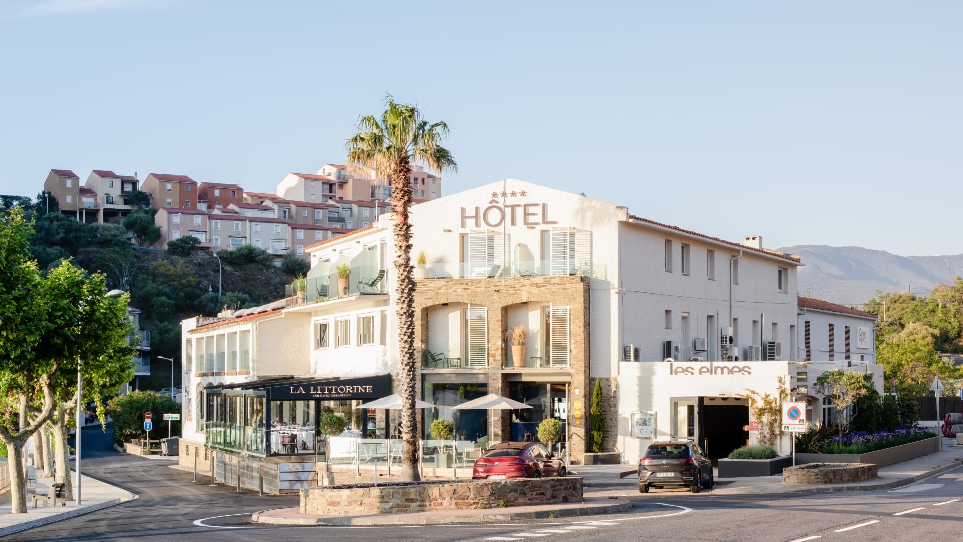 hotel devanture avec palmier - hotel banyuls - les elmes