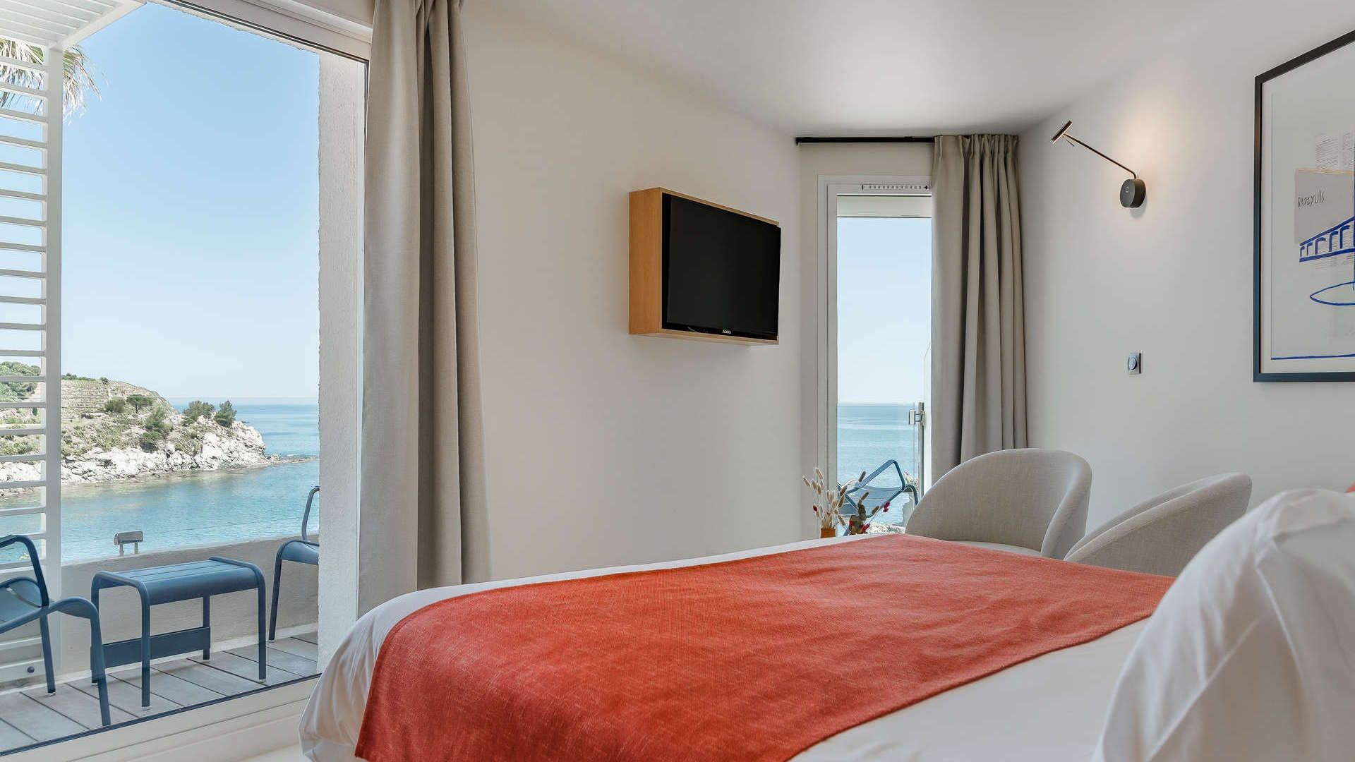 Room with Sea View Television - 4-star Hotel in Banyuls-sur-Mer - Les Elmes