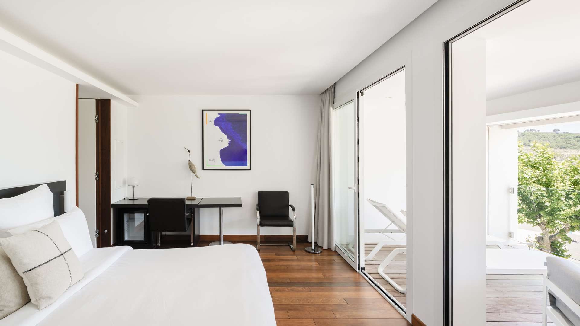 canape salon spacieux- hotel 4 etoiles banyuls sur mer - les elmes